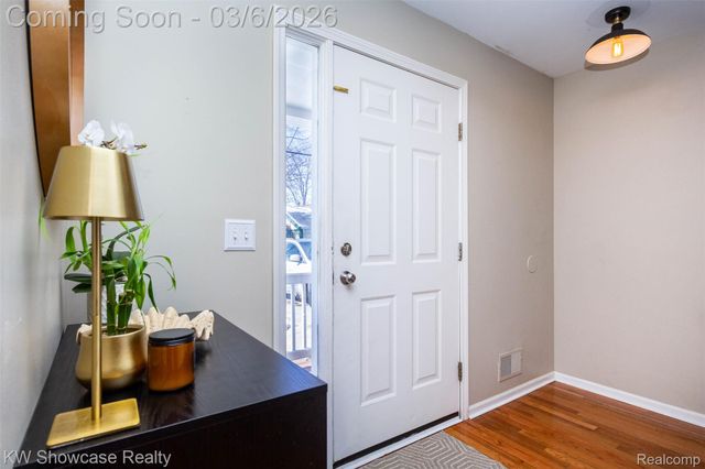 1747 Beechmont Street, Keego Harbor, MI 48320