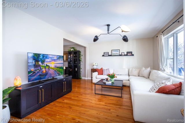 1747 Beechmont Street, Keego Harbor, MI 48320