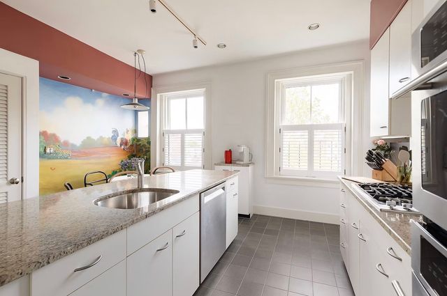 61 Otis St 3, Cambridge, MA 02141