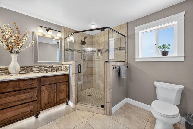 661 Forest Ridge Drive, Medford, OR 97504