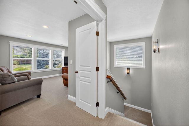 661 Forest Ridge Drive, Medford, OR 97504