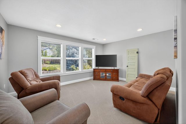 661 Forest Ridge Drive, Medford, OR 97504