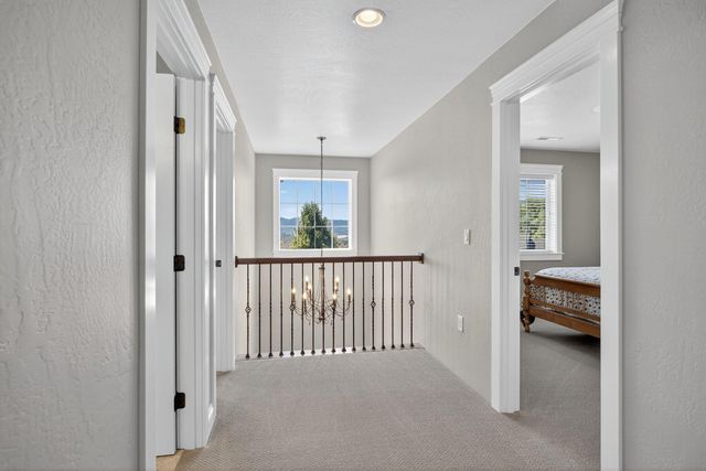 661 Forest Ridge Drive, Medford, OR 97504