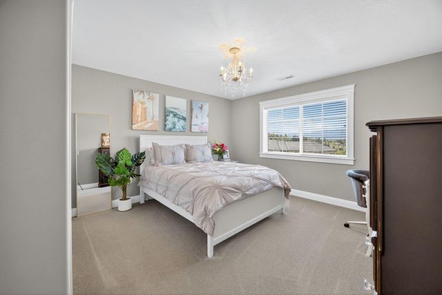 661 Forest Ridge Drive, Medford, OR 97504