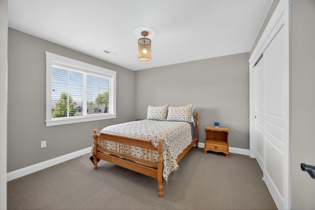 661 Forest Ridge Drive, Medford, OR 97504