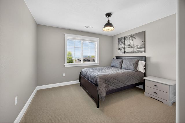 661 Forest Ridge Drive, Medford, OR 97504