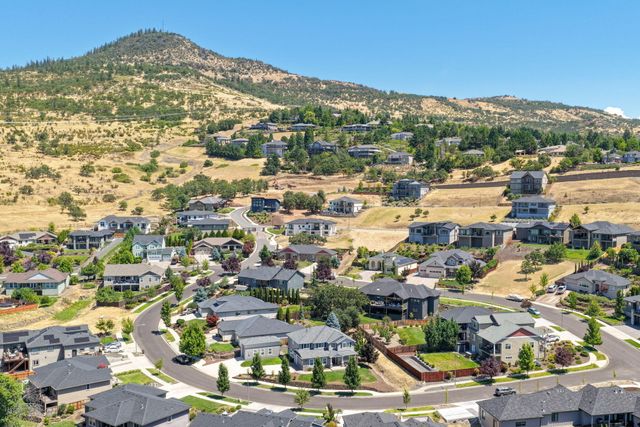 661 Forest Ridge Drive, Medford, OR 97504