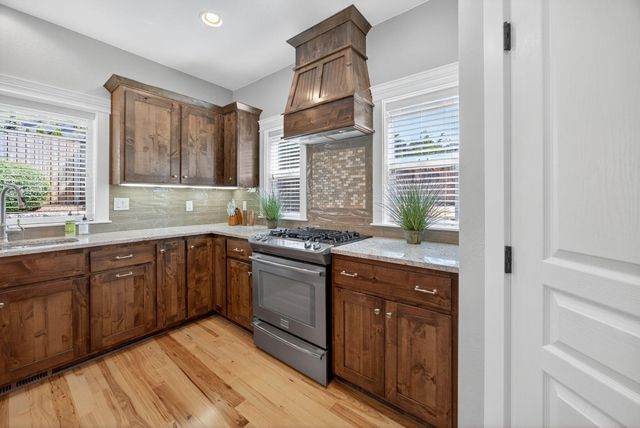 661 Forest Ridge Drive, Medford, OR 97504