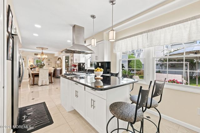 53 Maxwell Lane, Manalapan, NJ 07726