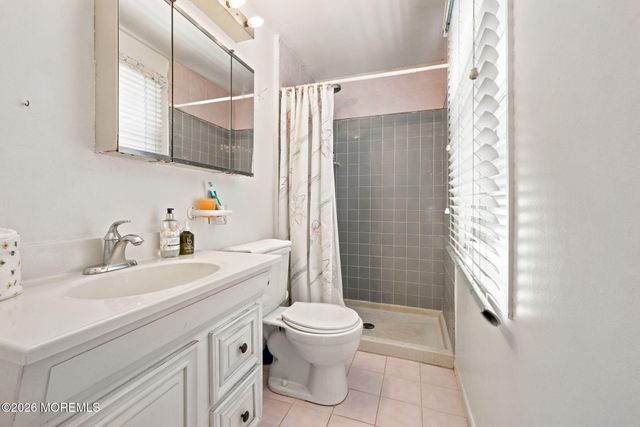 53 Maxwell Lane, Manalapan, NJ 07726