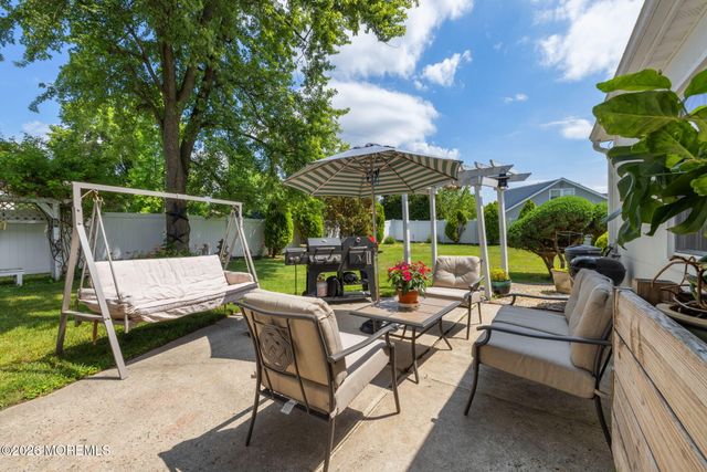 53 Maxwell Lane, Manalapan, NJ 07726