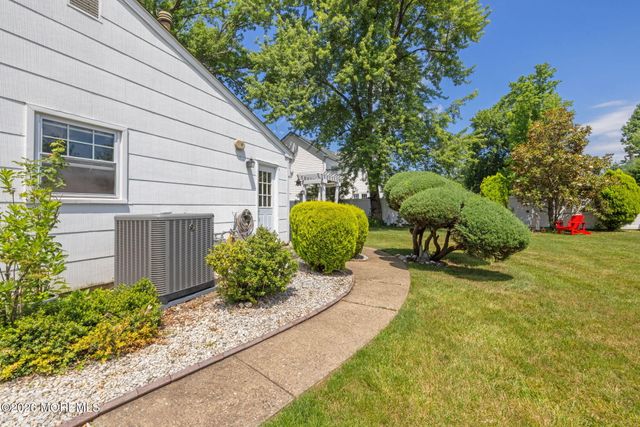 53 Maxwell Lane, Manalapan, NJ 07726