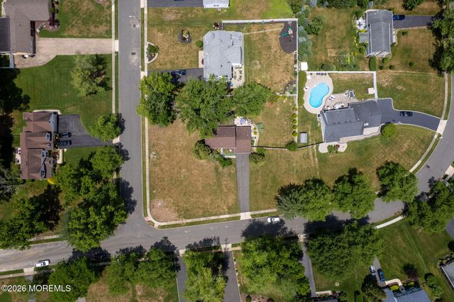 53 Maxwell Lane, Manalapan, NJ 07726