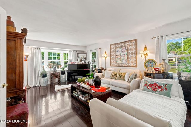 53 Maxwell Lane, Manalapan, NJ 07726