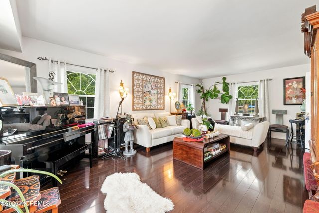 53 Maxwell Lane, Manalapan, NJ 07726