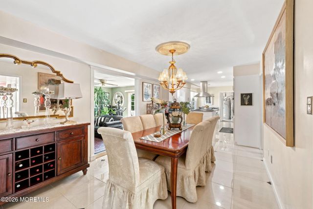 53 Maxwell Lane, Manalapan, NJ 07726