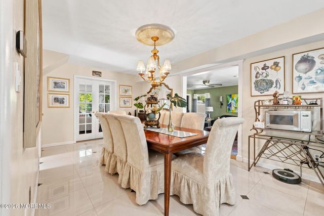 53 Maxwell Lane, Manalapan, NJ 07726