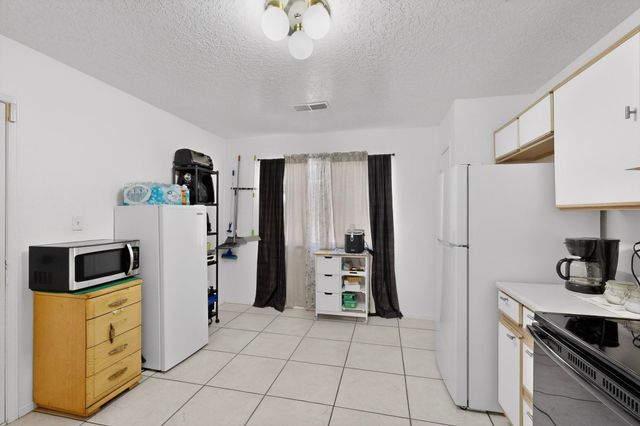 3032 Laurel Meadows Drive NE, Rio Rancho, NM 87144