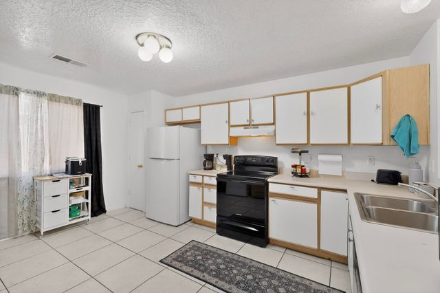 3032 Laurel Meadows Drive NE, Rio Rancho, NM 87144