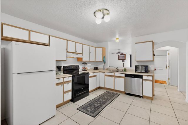 3032 Laurel Meadows Drive NE, Rio Rancho, NM 87144