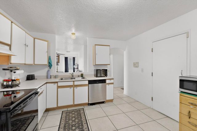 3032 Laurel Meadows Drive NE, Rio Rancho, NM 87144