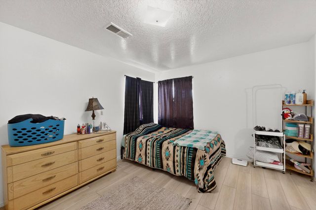 3032 Laurel Meadows Drive NE, Rio Rancho, NM 87144