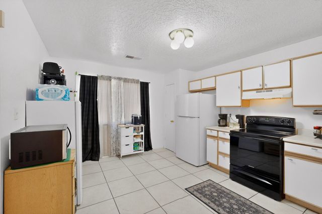 3032 Laurel Meadows Drive NE, Rio Rancho, NM 87144