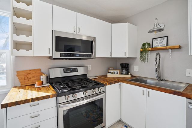 6824 SW 15th Street, Des Moines, IA 50315