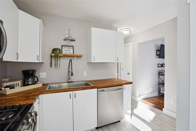 6824 SW 15th Street, Des Moines, IA 50315