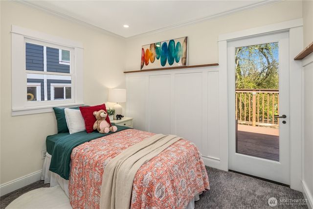 324 NE 54th Street, Seattle, WA 98105