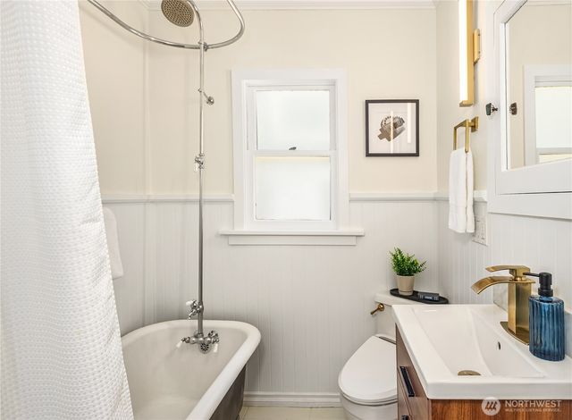 324 NE 54th Street, Seattle, WA 98105