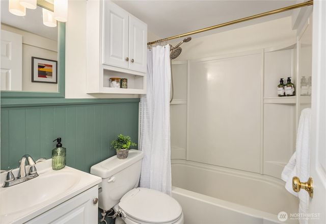 324 NE 54th Street, Seattle, WA 98105