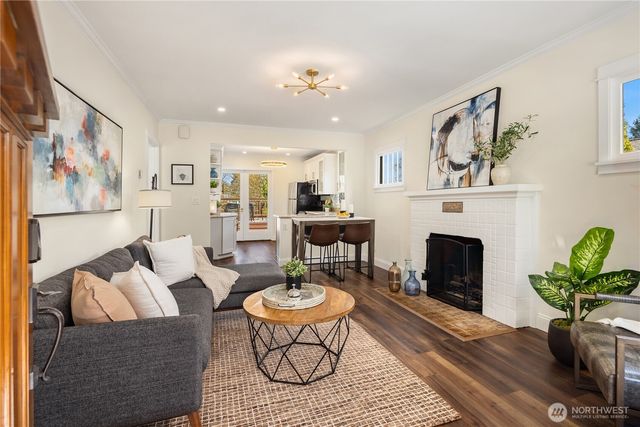 324 NE 54th Street, Seattle, WA 98105