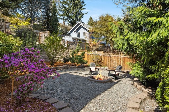 324 NE 54th Street, Seattle, WA 98105