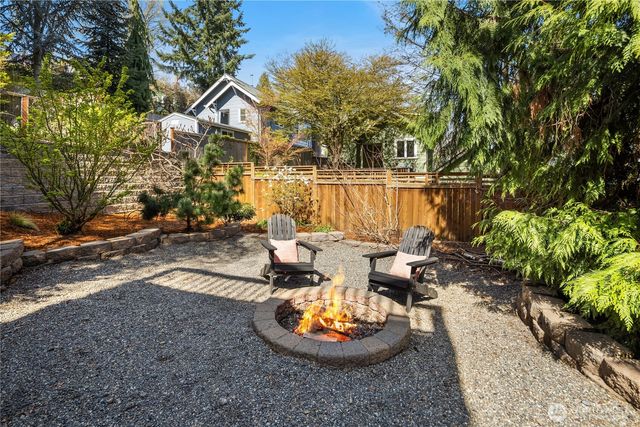 324 NE 54th Street, Seattle, WA 98105
