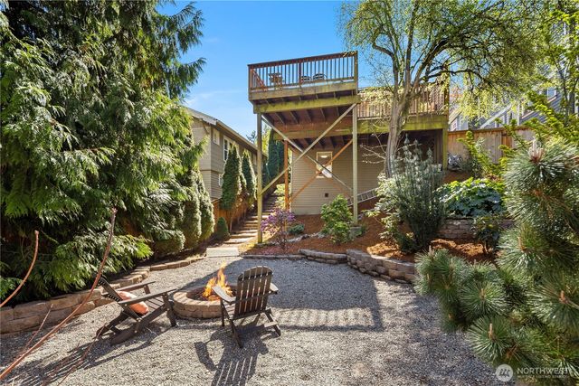 324 NE 54th Street, Seattle, WA 98105