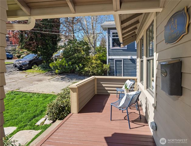 324 NE 54th Street, Seattle, WA 98105