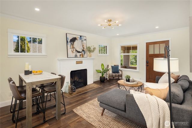 324 NE 54th Street, Seattle, WA 98105