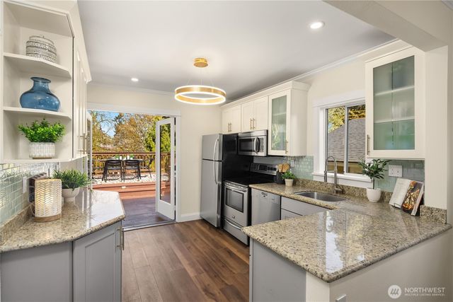 324 NE 54th Street, Seattle, WA 98105