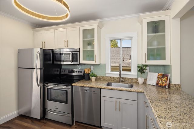 324 NE 54th Street, Seattle, WA 98105