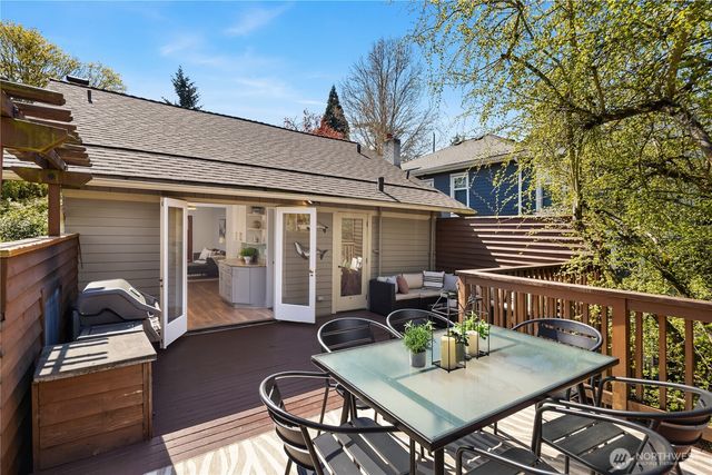 324 NE 54th Street, Seattle, WA 98105