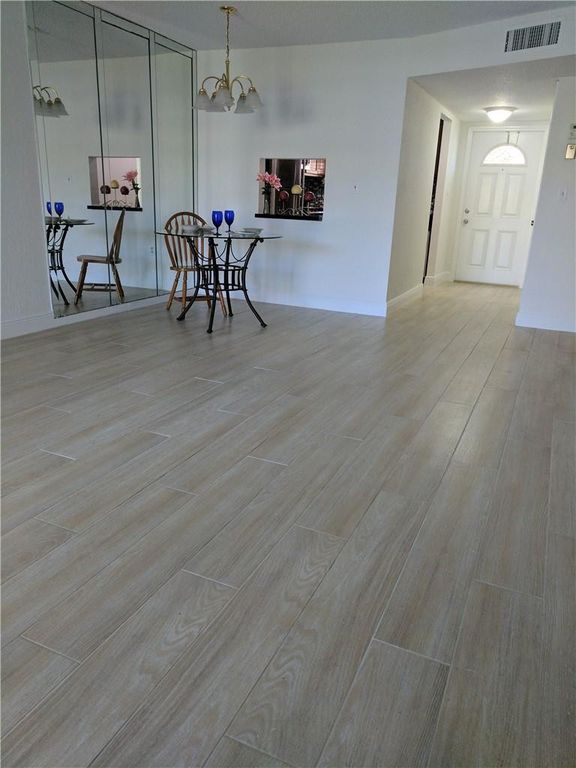 8465 SUNRISE LAKES Boulevard 101, Sunrise, FL 33322