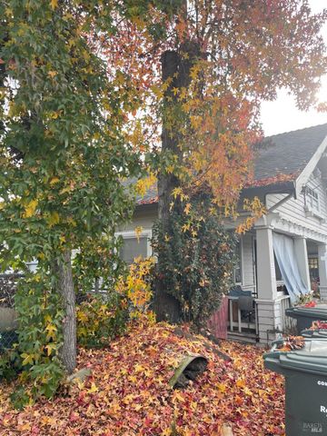 588 Roseland Ave, Santa Rosa, CA 95407