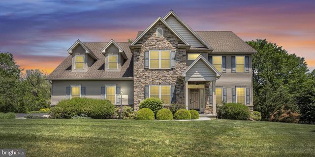 1915 OSPREY CIR, Mechanicsburg, PA 17050