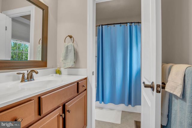 1915 OSPREY CIR, Mechanicsburg, PA 17050