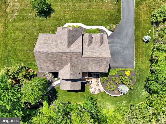 1915 OSPREY CIR, Mechanicsburg, PA 17050