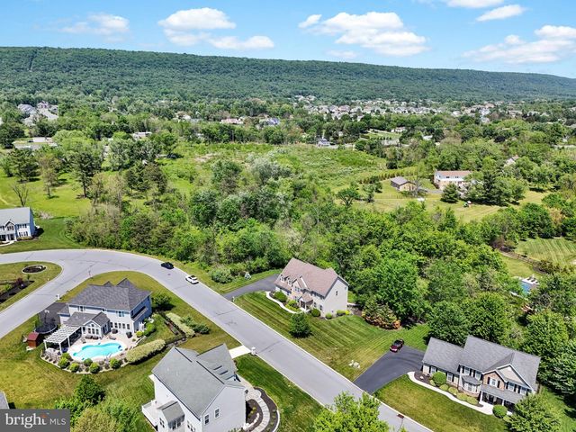 1915 OSPREY CIR, Mechanicsburg, PA 17050