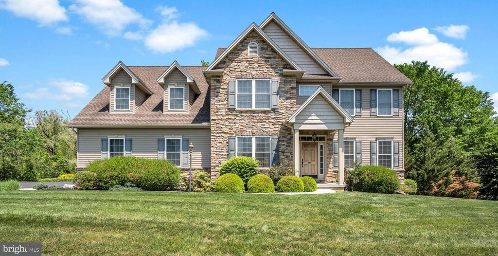 1915 OSPREY CIR, Mechanicsburg, PA 17050