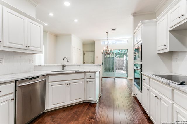 85 Oakwell Farms Pkwy, San Antonio, TX 78218