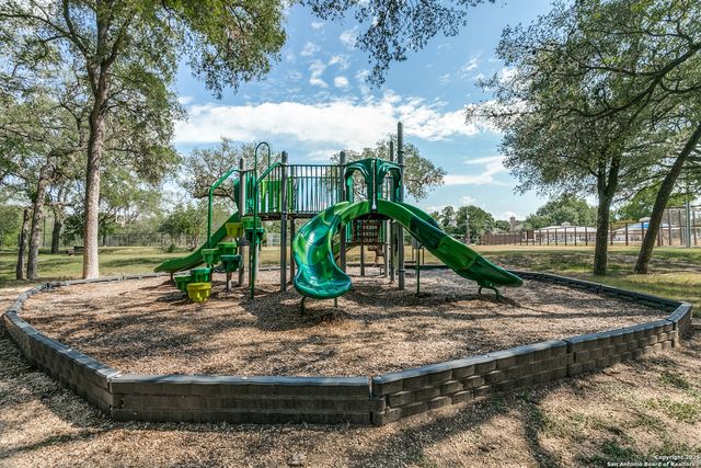 85 Oakwell Farms Pkwy, San Antonio, TX 78218